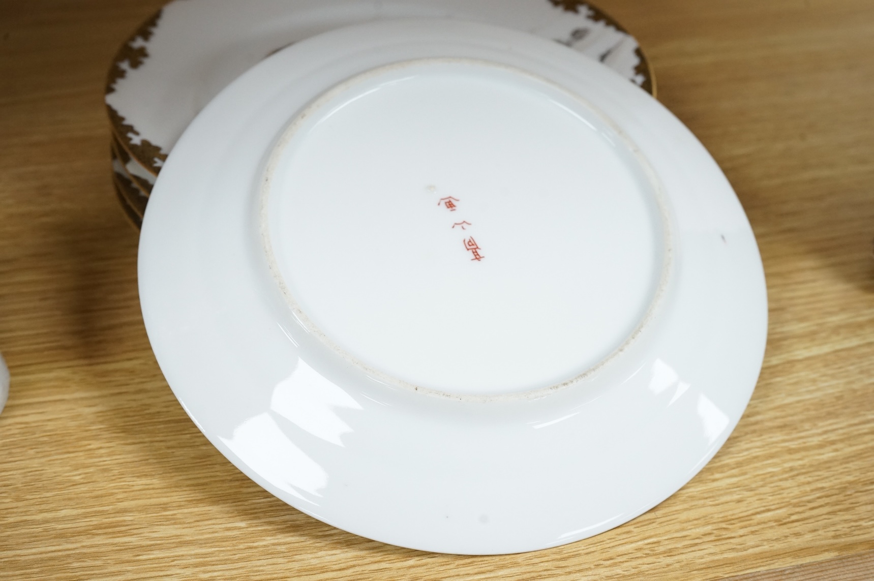 Four Japanese gilt decorated plates, Meiji period, 21cm diameter
